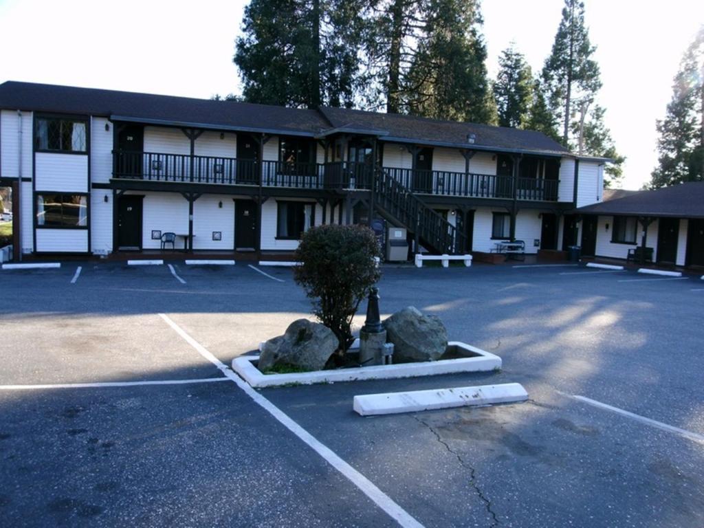 Motel Coach N Four à Grass Valley Extérieur photo