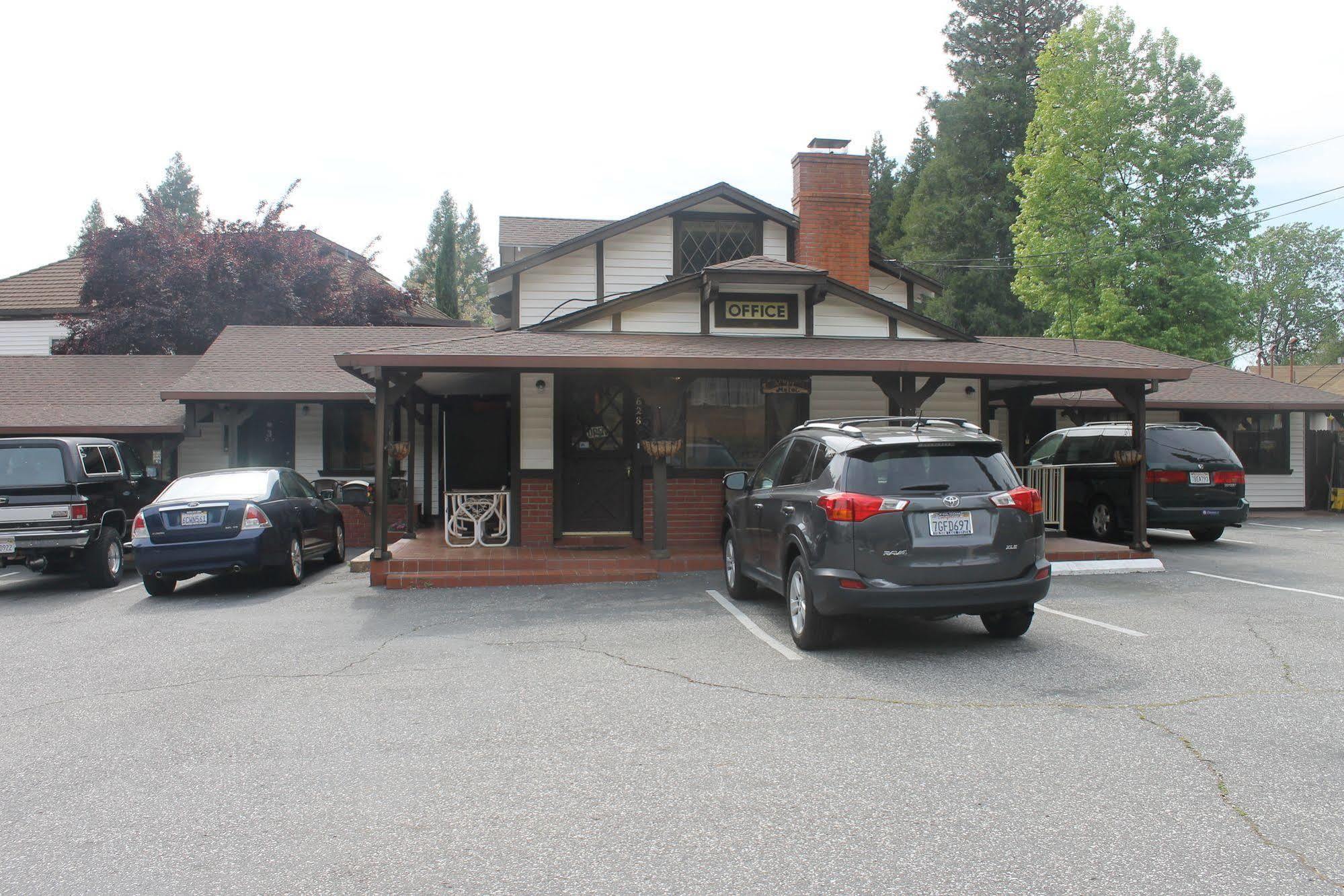 Motel Coach N Four à Grass Valley Extérieur photo